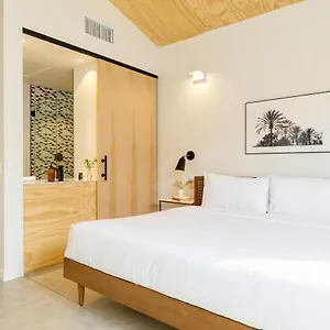 blackhaus-b10-by-avantstay-modern-room-pool.palm-springs-ca-hotels.com/